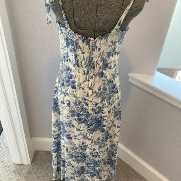 Nikita Reformation Dress - Blue & White Floral, Size 8 - Excellent condition! - Picture 4 of 8